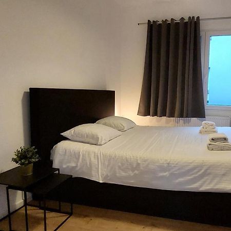 The View - Spacious 2 Bdr Appt In With View Antwerpen Exteriör bild